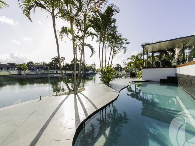 7 Lakeside Avenue, Broadbeach Waters QLD 4218