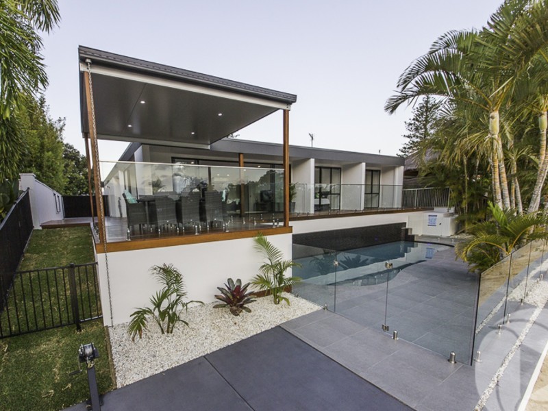 7 Lakeside Avenue, Broadbeach Waters QLD 4218