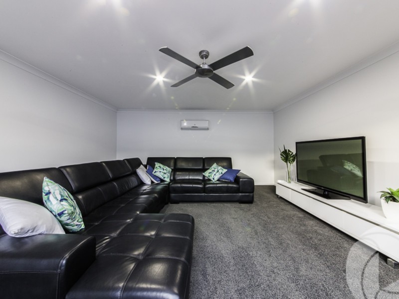 7 Lakeside Avenue, Broadbeach Waters QLD 4218