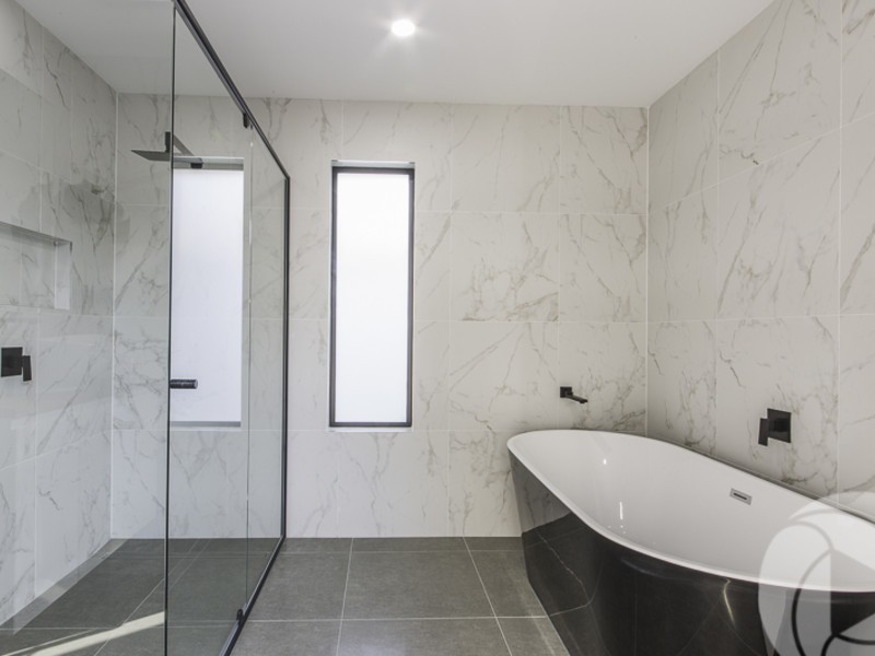 7 Lakeside Avenue, Broadbeach Waters QLD 4218