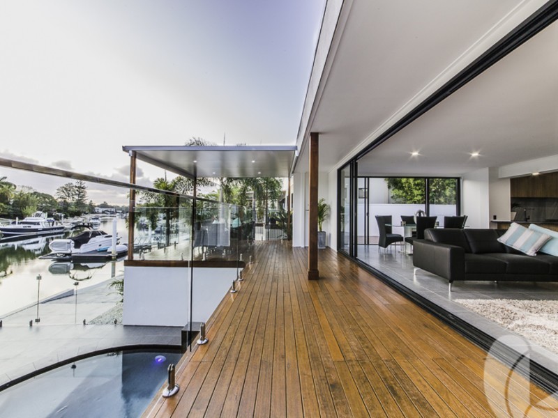 7 Lakeside Avenue, Broadbeach Waters QLD 4218