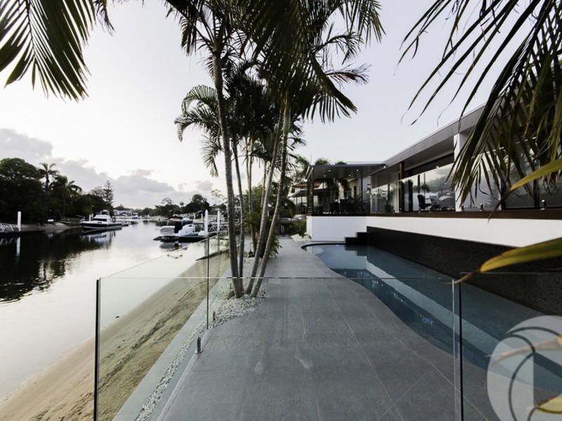 7 Lakeside Avenue, Broadbeach Waters QLD 4218