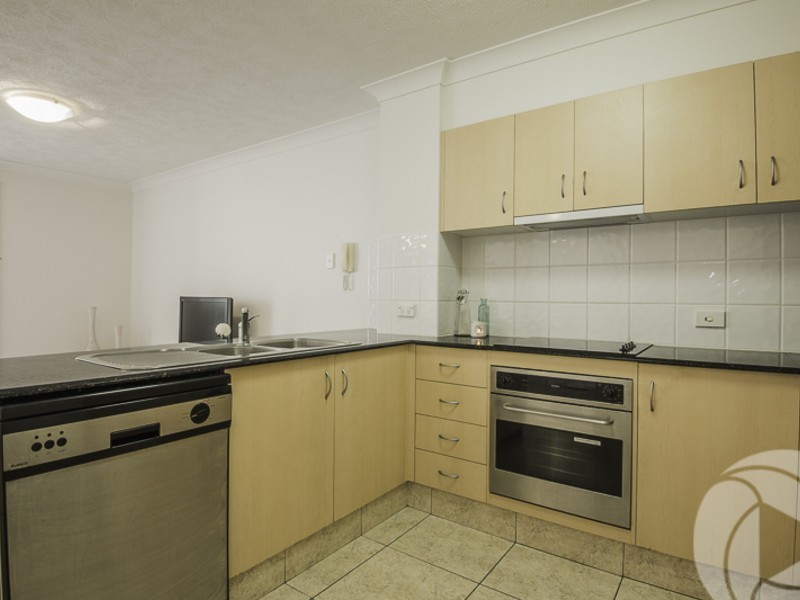 9/38 Labrador Street, Labrador QLD 4215