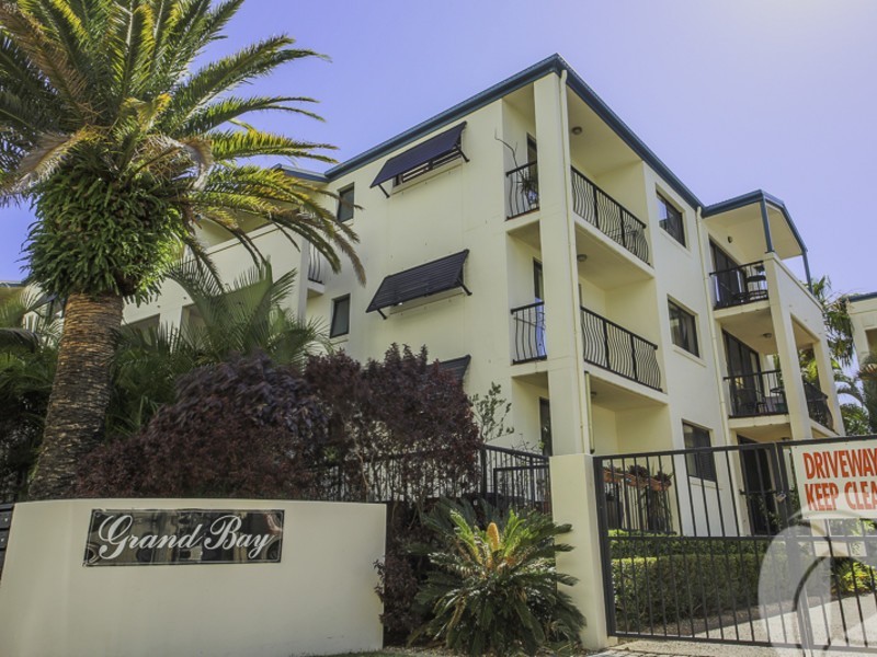 9/38 Labrador Street, Labrador QLD 4215