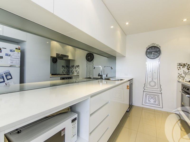 306/15 Compass Drive, Biggera Waters QLD 4216