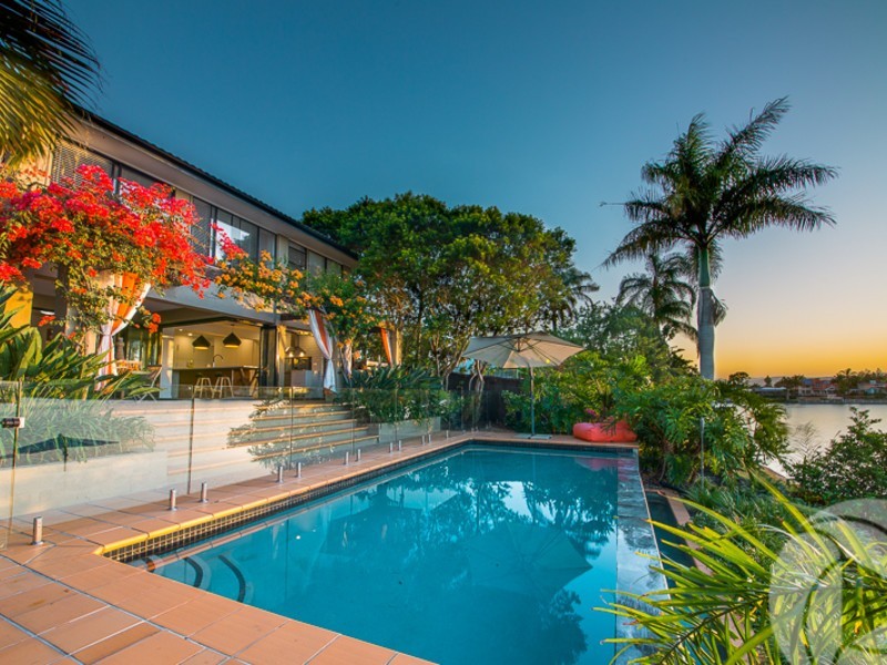 379 Benowa Road, Benowa Waters QLD 4217