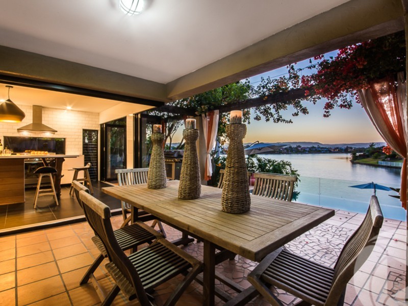 379 Benowa Road, Benowa Waters QLD 4217