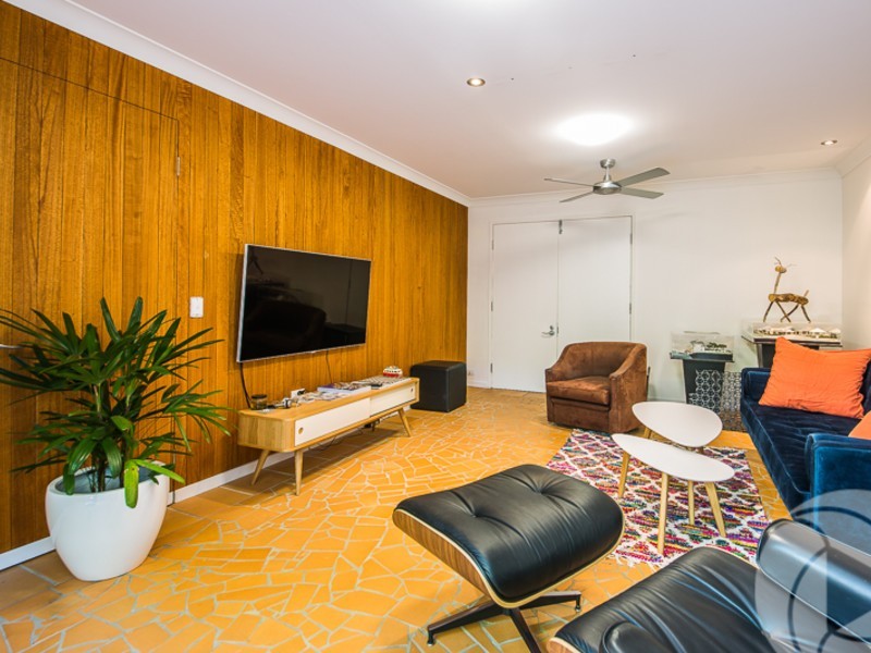 379 Benowa Road, Benowa Waters QLD 4217