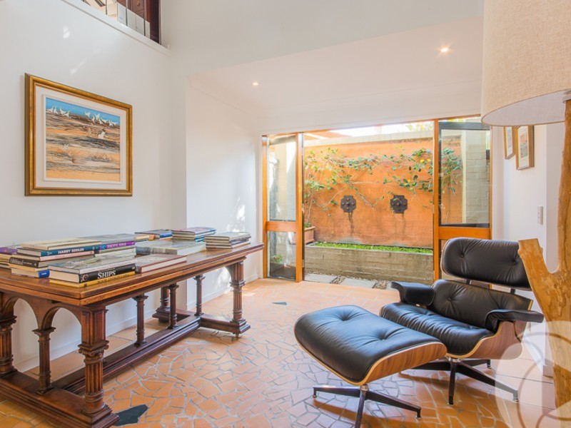 379 Benowa Road, Benowa Waters QLD 4217