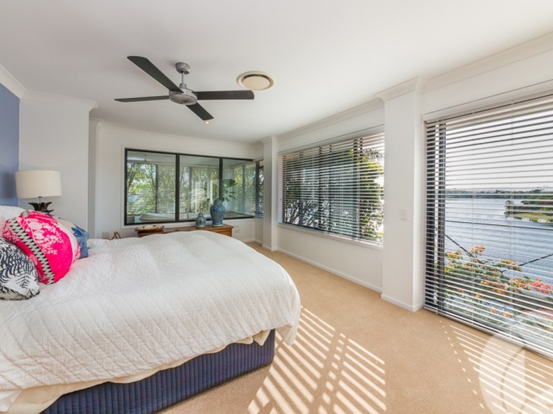 379 Benowa Road, Benowa Waters QLD 4217