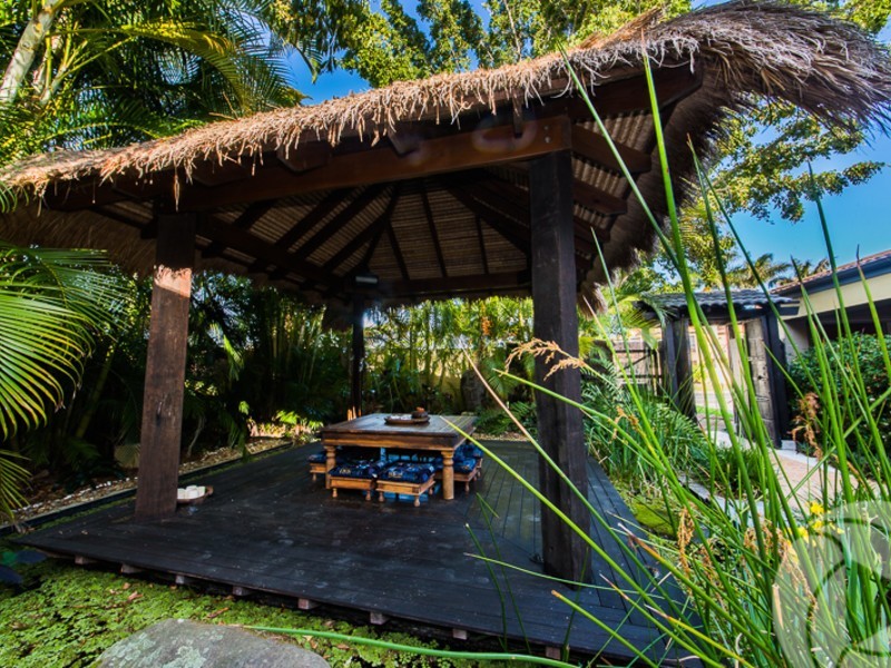 379 Benowa Road, Benowa Waters QLD 4217