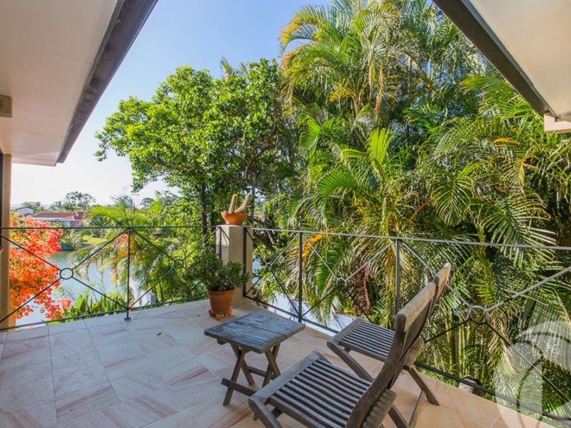 379 Benowa Road, Benowa Waters QLD 4217