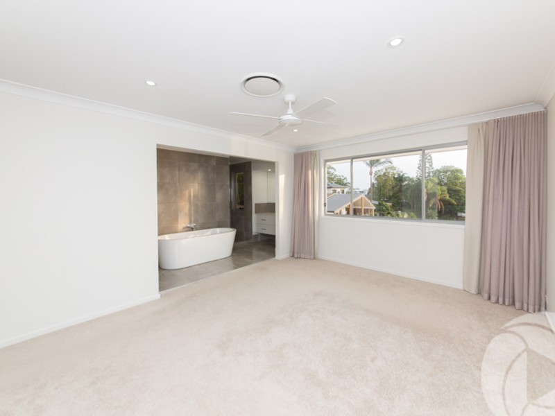 4a Coobowie Street, Broadbeach Waters QLD 4218