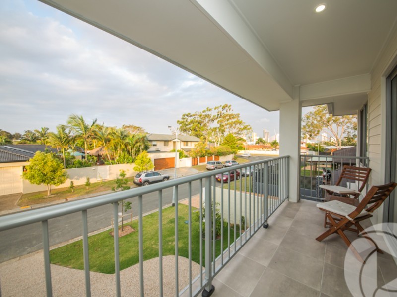 4a Coobowie Street, Broadbeach Waters QLD 4218