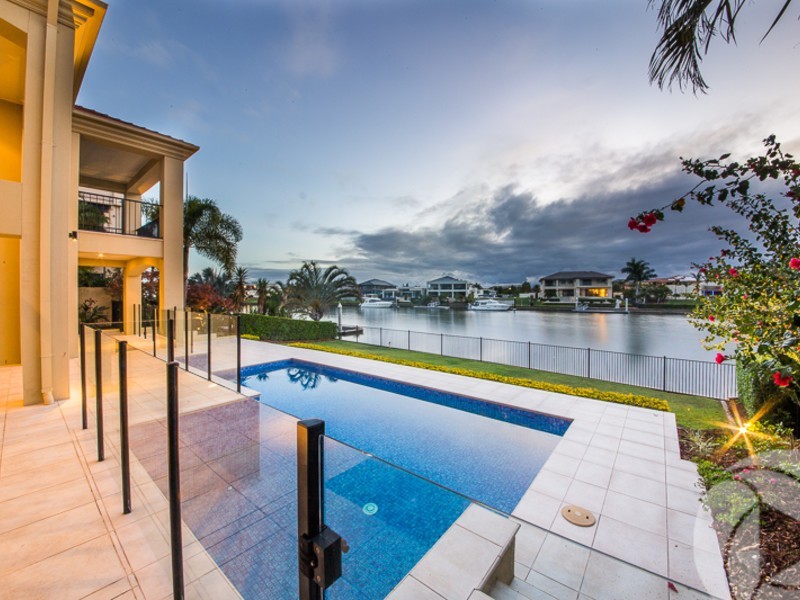 1670 Riverdale Drive, Hope Island QLD 4212
