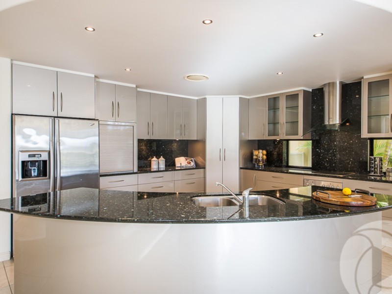 1670 Riverdale Drive, Hope Island QLD 4212