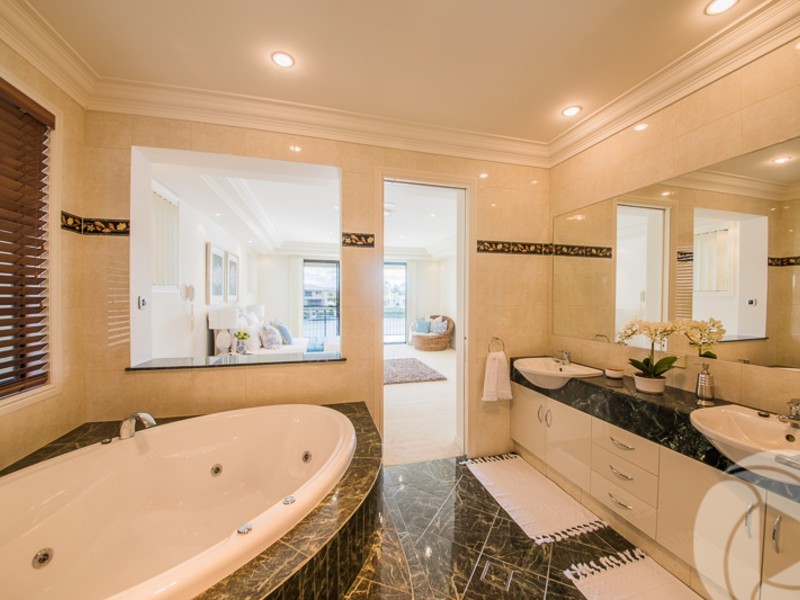 1670 Riverdale Drive, Hope Island QLD 4212