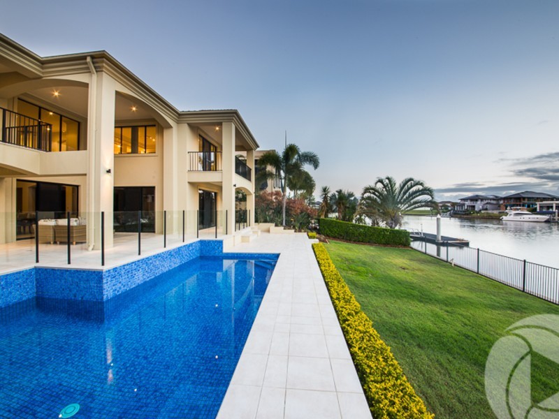 1670 Riverdale Drive, Hope Island QLD 4212