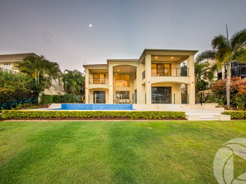 1670 Riverdale Drive, Hope Island QLD 4212