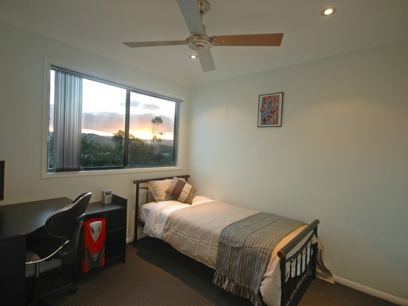 2040/6 Crestridge Crescent, Oxenford QLD 4210