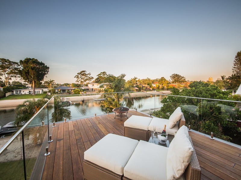 27 Park Avenue, Broadbeach Waters QLD 4218