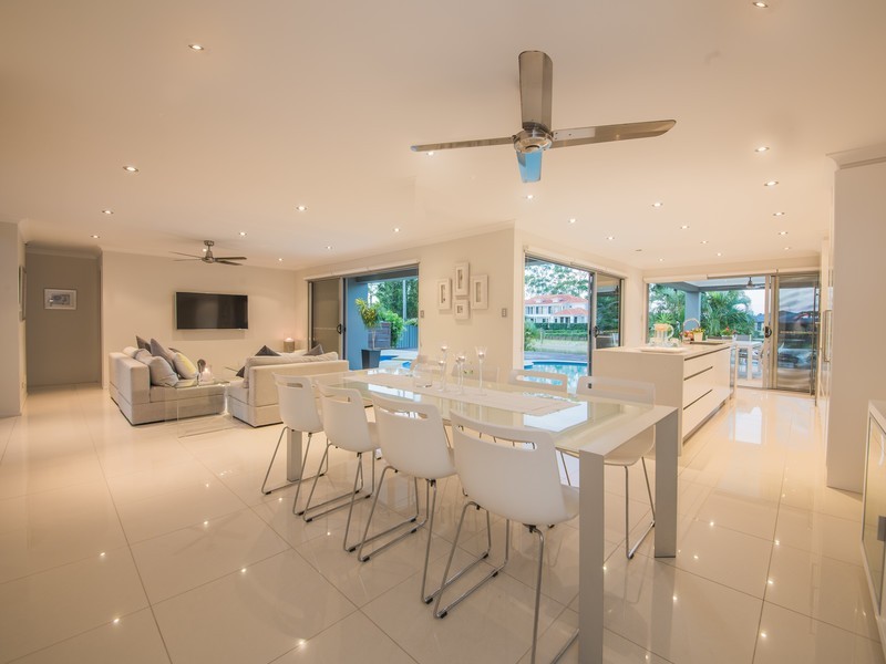 27 Park Avenue, Broadbeach Waters QLD 4218