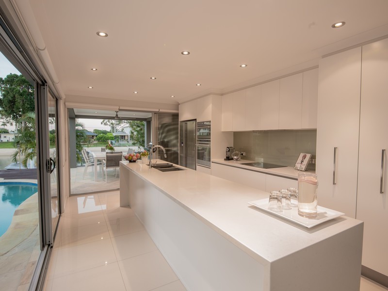 27 Park Avenue, Broadbeach Waters QLD 4218