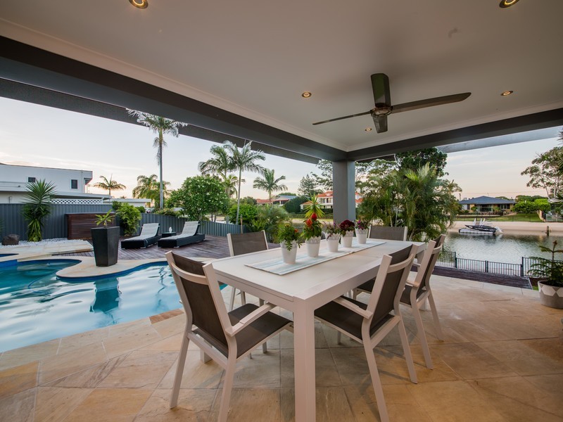 27 Park Avenue, Broadbeach Waters QLD 4218