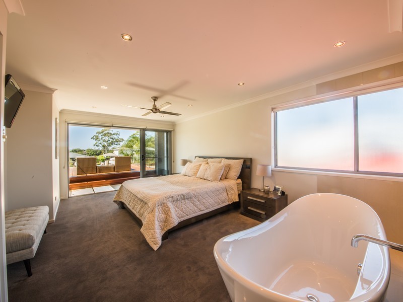27 Park Avenue, Broadbeach Waters QLD 4218