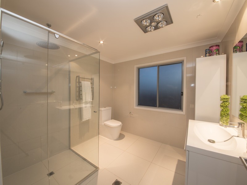 27 Park Avenue, Broadbeach Waters QLD 4218