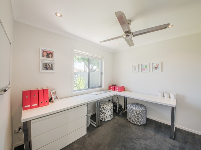 27 Park Avenue, Broadbeach Waters QLD 4218