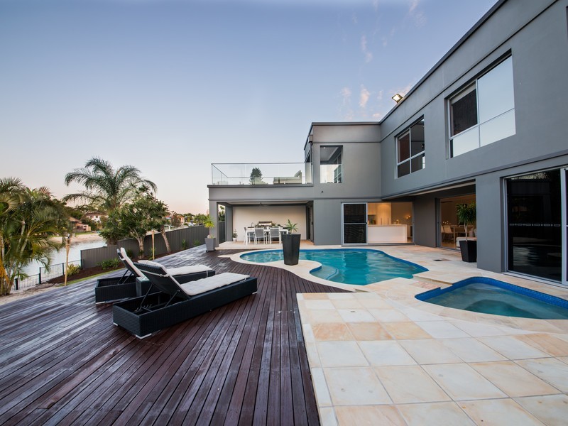 27 Park Avenue, Broadbeach Waters QLD 4218