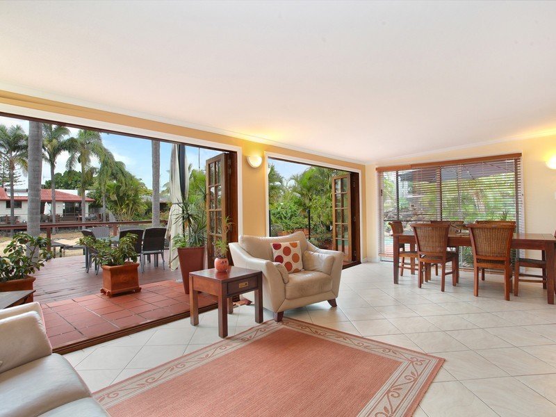 6 Palmetto Court, Broadbeach Waters QLD 4218