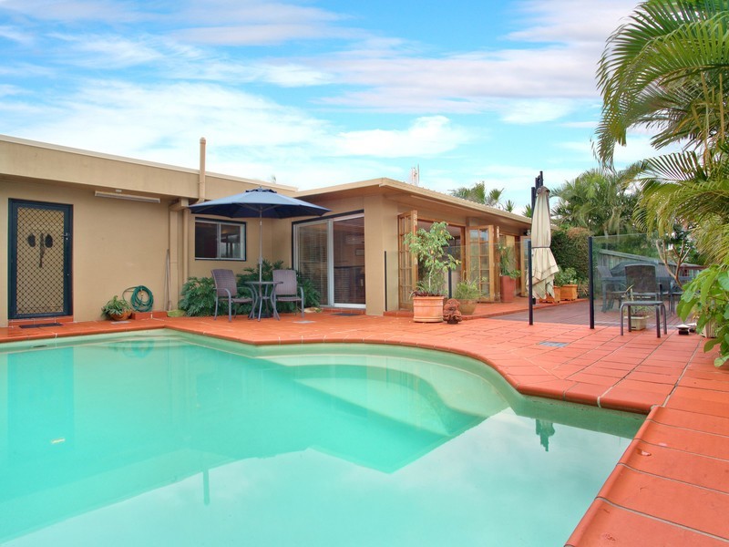6 Palmetto Court, Broadbeach Waters QLD 4218