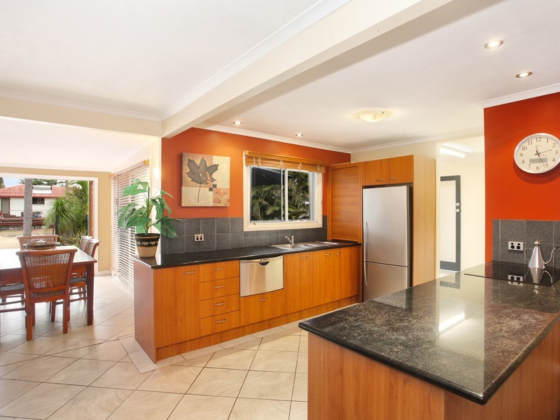 6 Palmetto Court, Broadbeach Waters QLD 4218