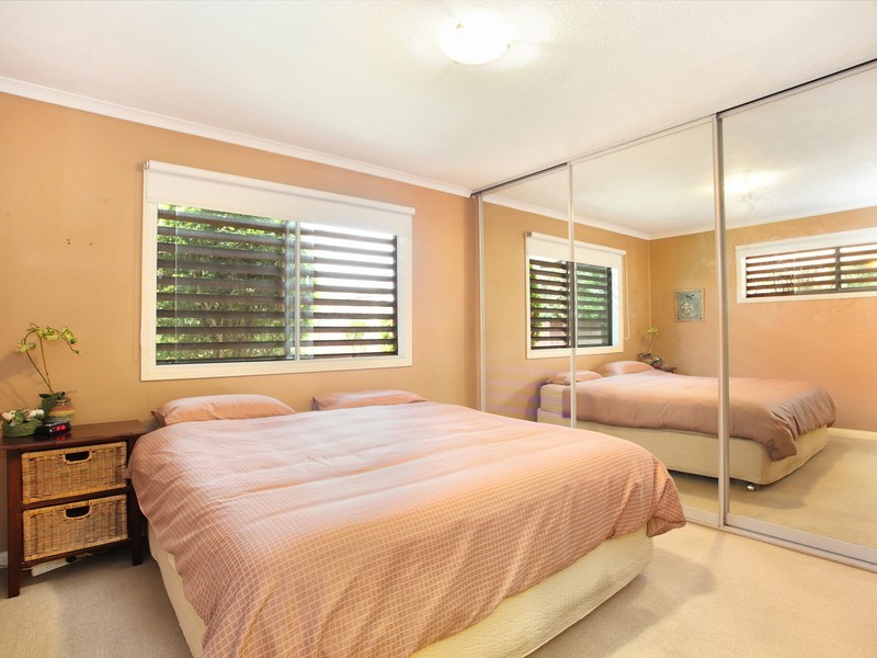 6 Palmetto Court, Broadbeach Waters QLD 4218