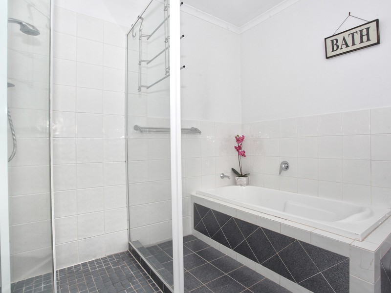 6 Palmetto Court, Broadbeach Waters QLD 4218