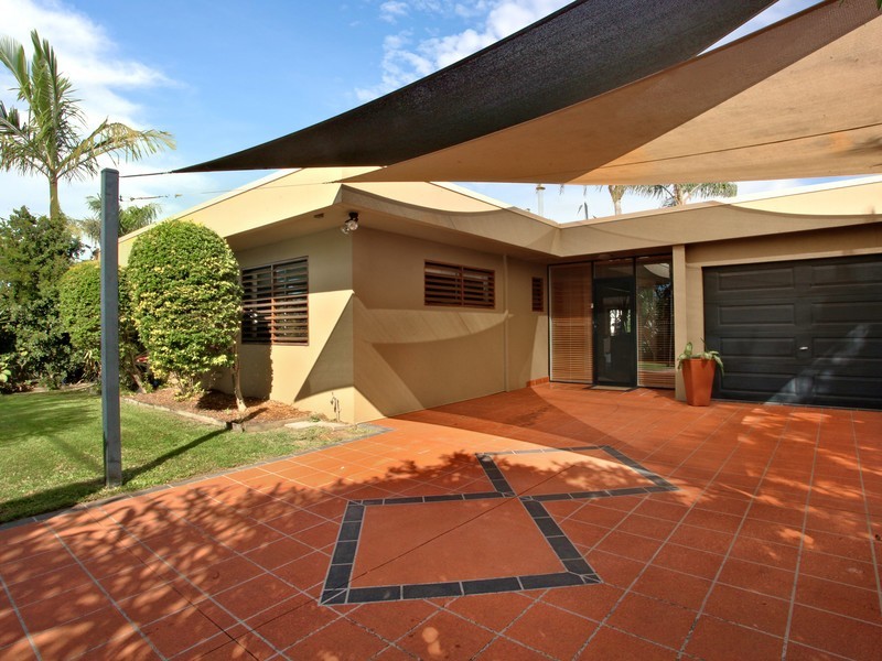 6 Palmetto Court, Broadbeach Waters QLD 4218