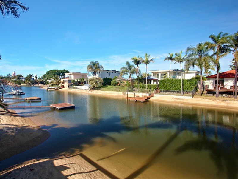 6 Palmetto Court, Broadbeach Waters QLD 4218