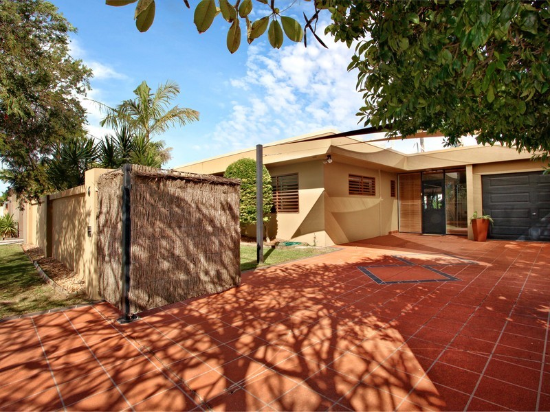 6 Palmetto Court, Broadbeach Waters QLD 4218