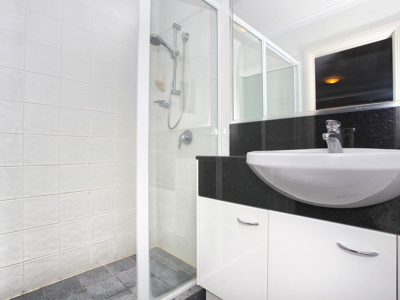 6 Palmetto Court, Broadbeach Waters QLD 4218