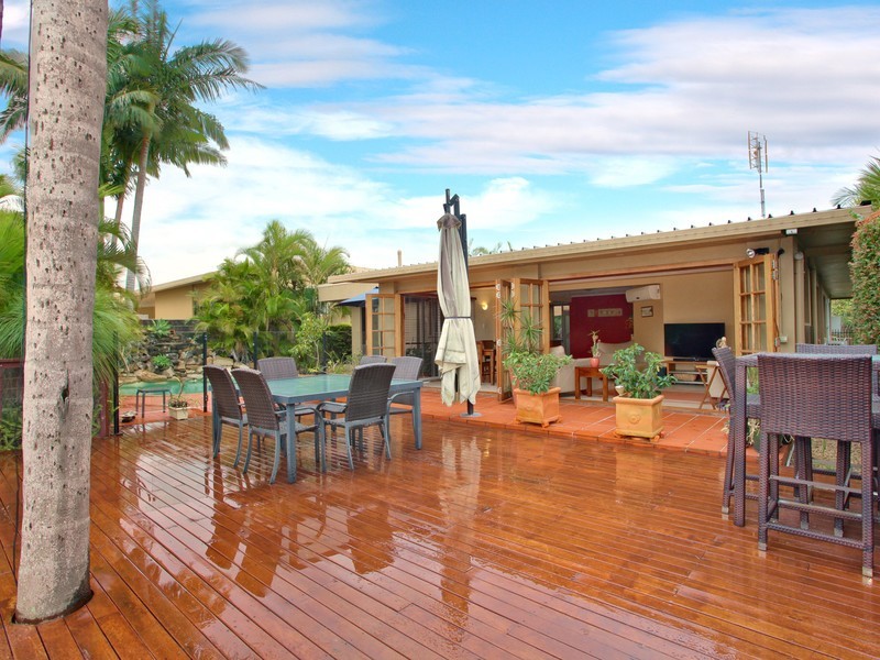 6 Palmetto Court, Broadbeach Waters QLD 4218