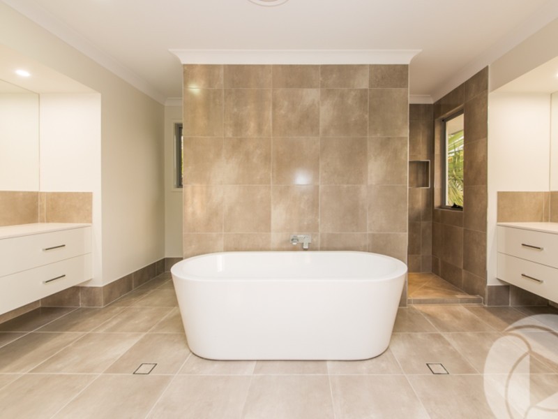 4a Coobowie Street, Broadbeach Waters QLD 4218