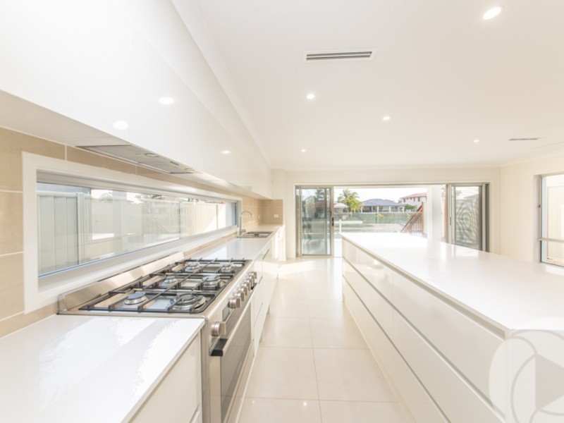 4a Coobowie Street, Broadbeach Waters QLD 4218