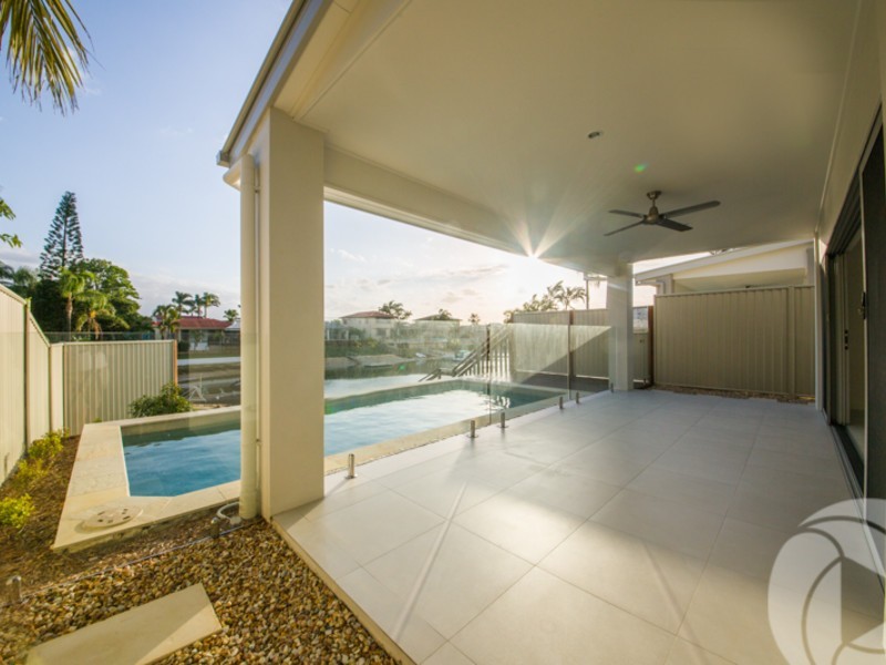 4a Coobowie Street, Broadbeach Waters QLD 4218