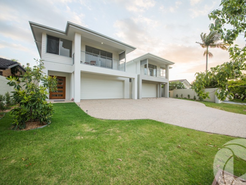 4a Coobowie Street, Broadbeach Waters QLD 4218