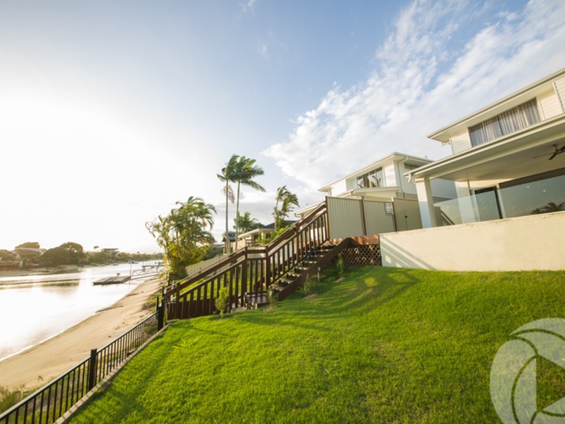 4a Coobowie Street, Broadbeach Waters QLD 4218