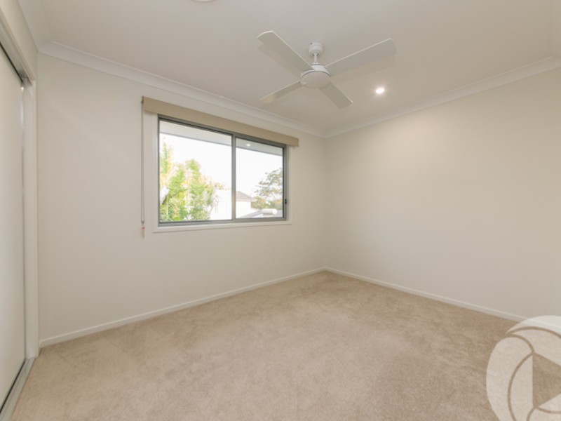 4a Coobowie Street, Broadbeach Waters QLD 4218