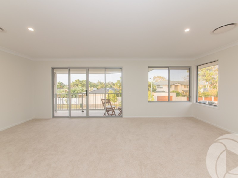 4a Coobowie Street, Broadbeach Waters QLD 4218