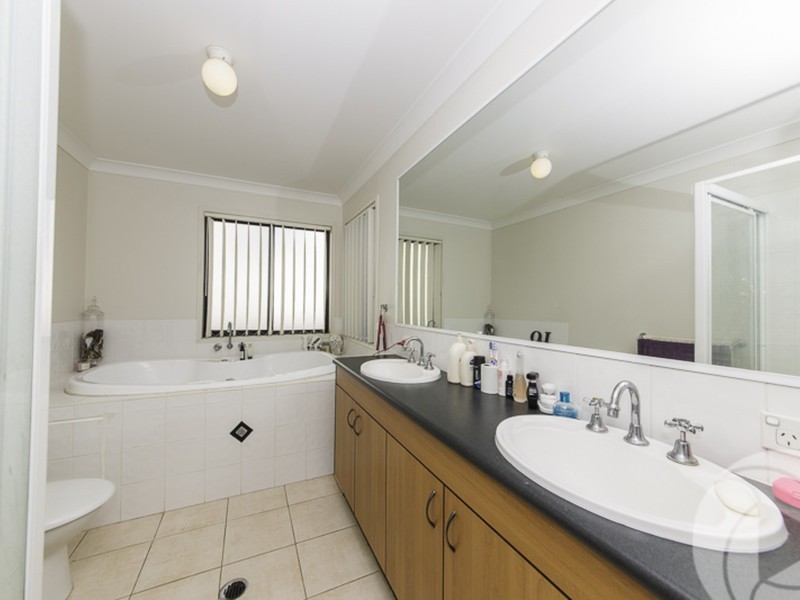 13 Menton Avenue, Varsity Lakes QLD 4227